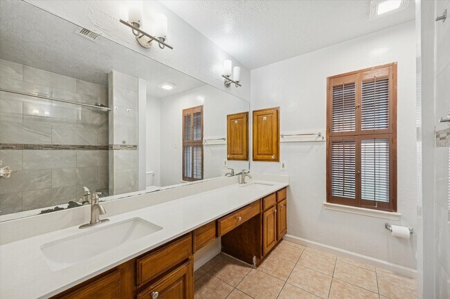 Building Photo - 3615 Kingston Vale Dr