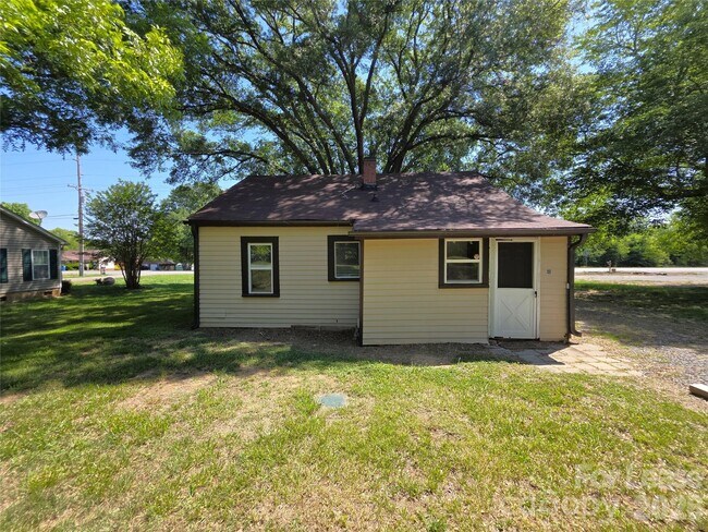 Building Photo - 5830 US-601