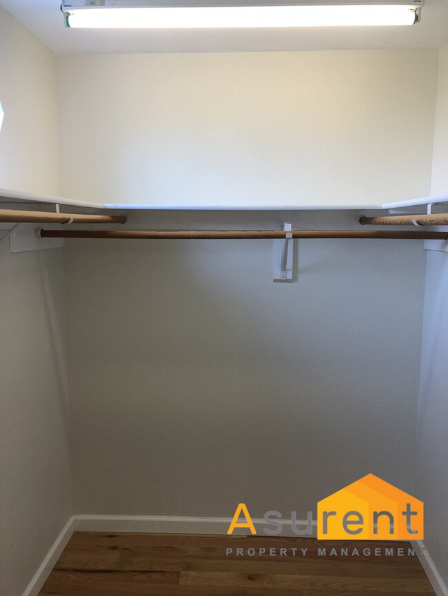 Building Photo - Stunning Home with Beautiful views of Ashland Available Soon!