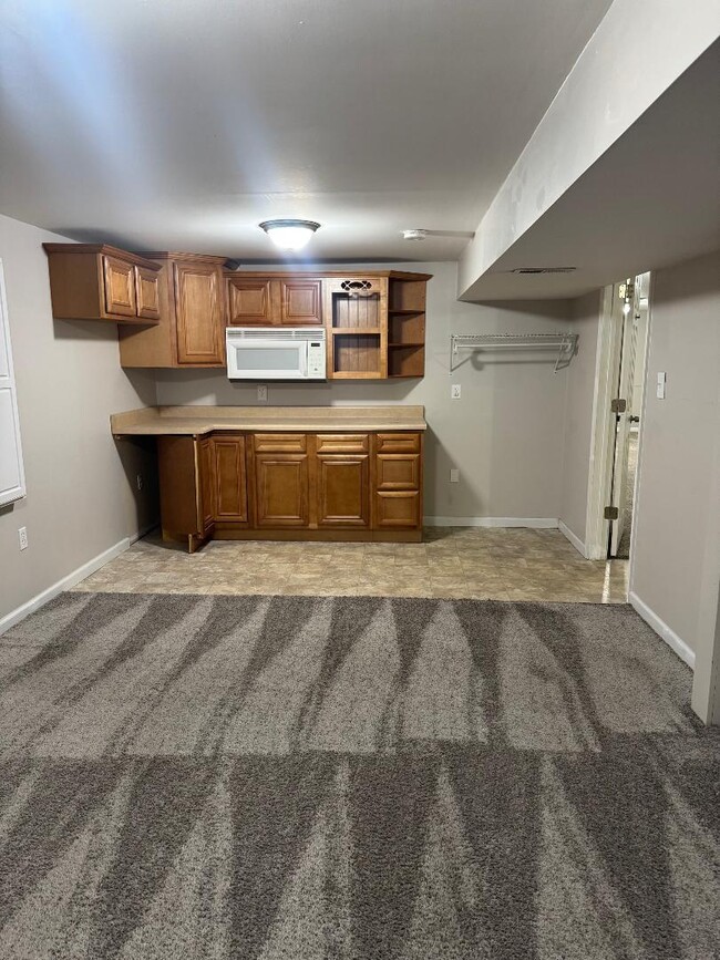 Building Photo - 709 Plaza Dr