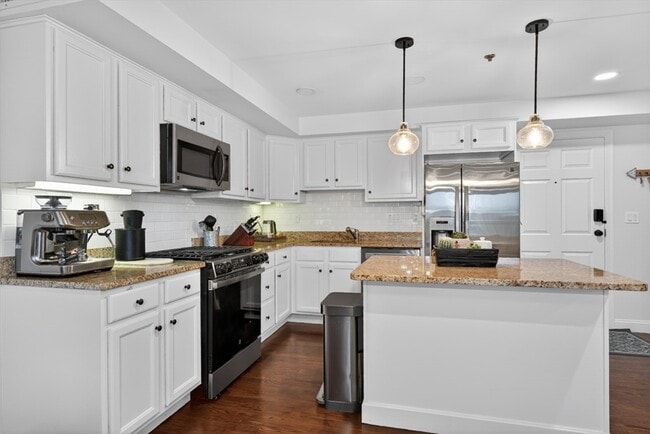 Building Photo - 24 Arsenal St