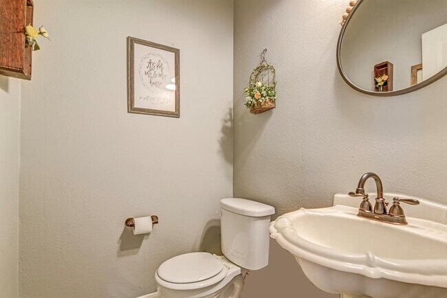 Building Photo - 2409 Daytona Ct