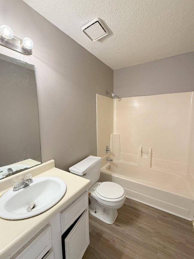 Building Photo - 3929 Highridge Dr SW