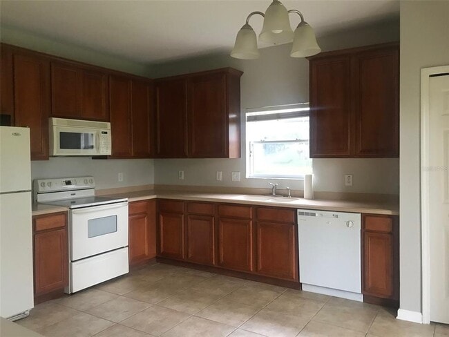 Building Photo - 420 Moss View Cir