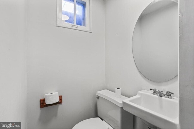 Building Photo - 324 Small Ct