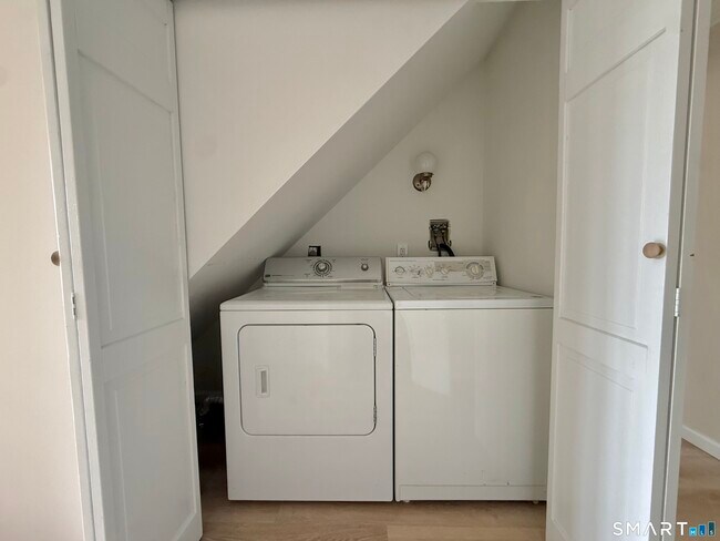 Building Photo - 194 High Ridge Ave