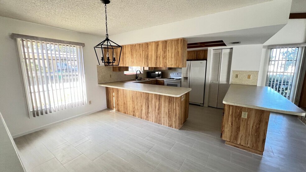 Building Photo - 10548 86th Ave N