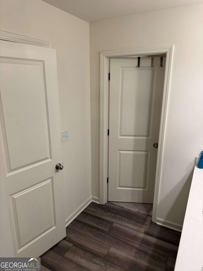 Building Photo - 536 Magnolia Cir