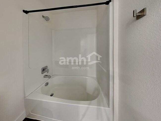 Building Photo - 3975 Ryedale Wy