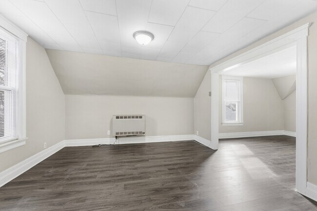 Building Photo - 332 Goddard Rd