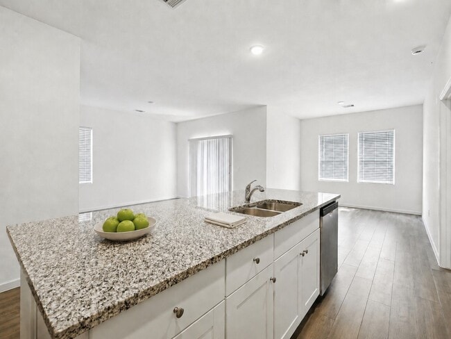 Building Photo - 5830 Capri Frst Dr