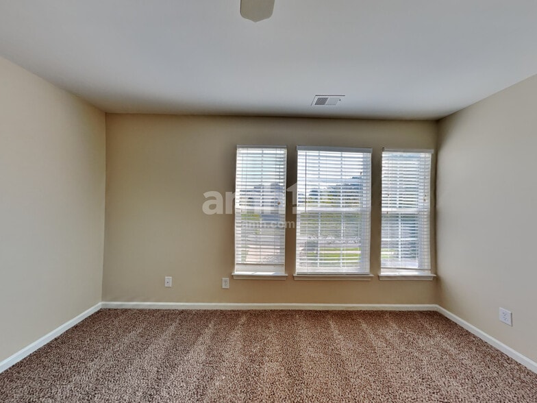 Building Photo - 136 Heywatchis Dr