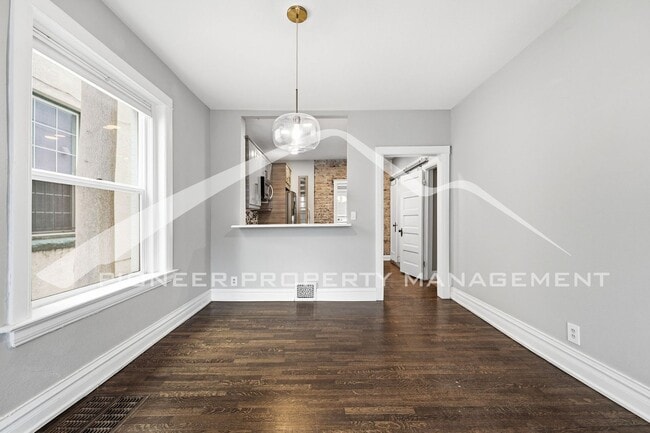 Building Photo - Charming Townhouse with Washer/Dryer and Central AC