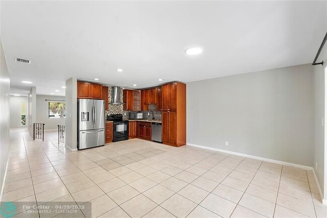 Building Photo - 3843 NW 81st Terrace