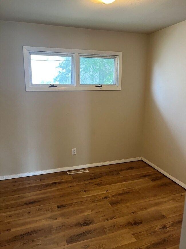 Building Photo - BROOKSTON...2 Bedroom 1 Bath