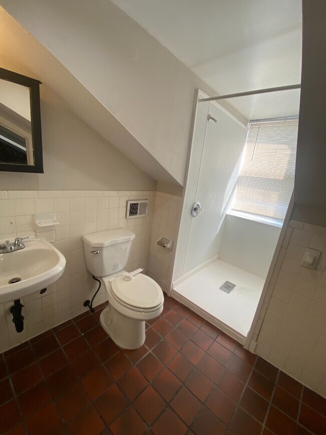 Building Photo - 917a Geyer