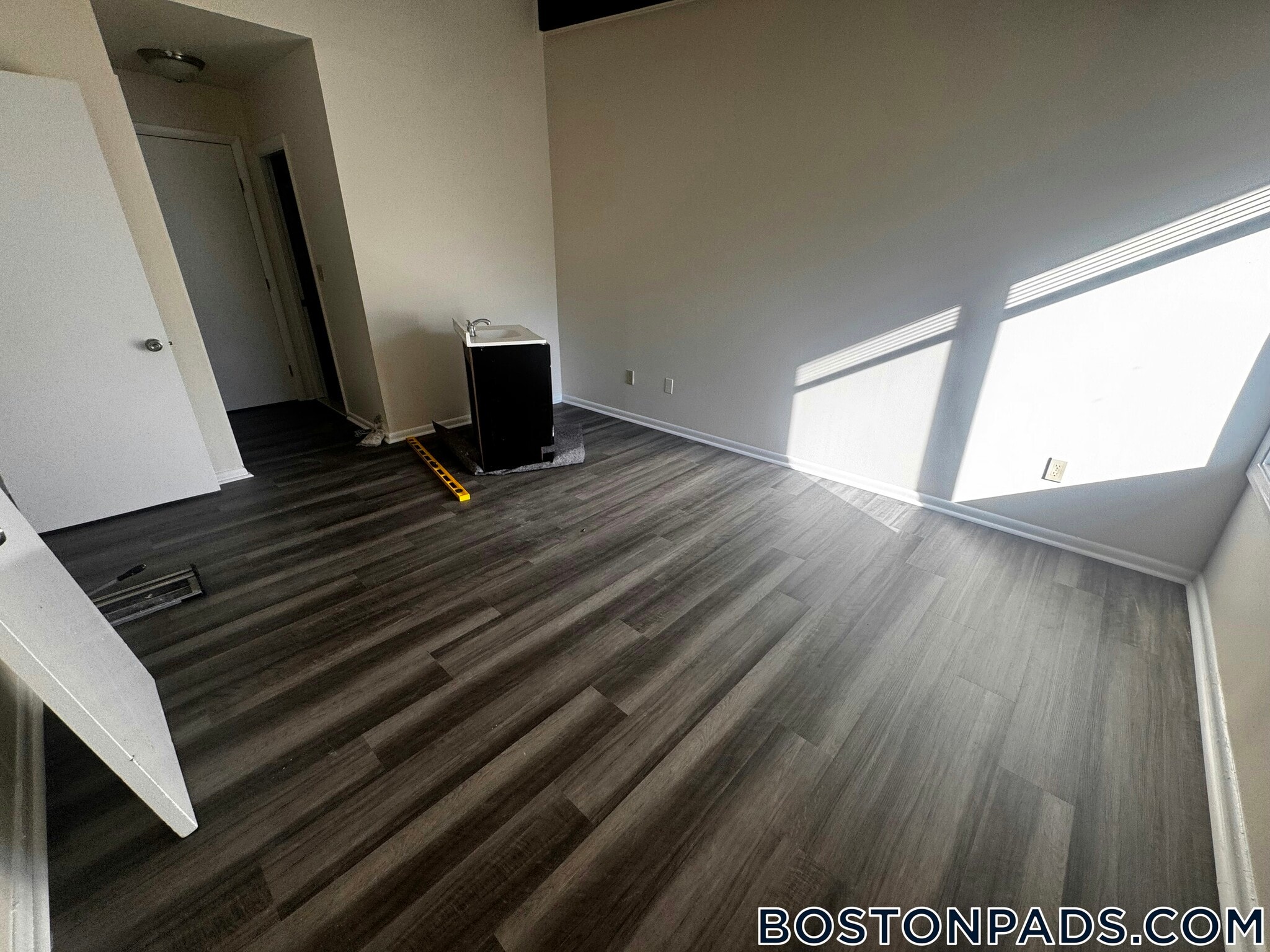 Building Photo - 16 Westgate Dr