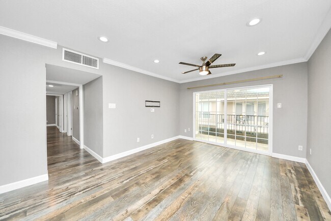 Building Photo - 2224 S Piney Point Rd