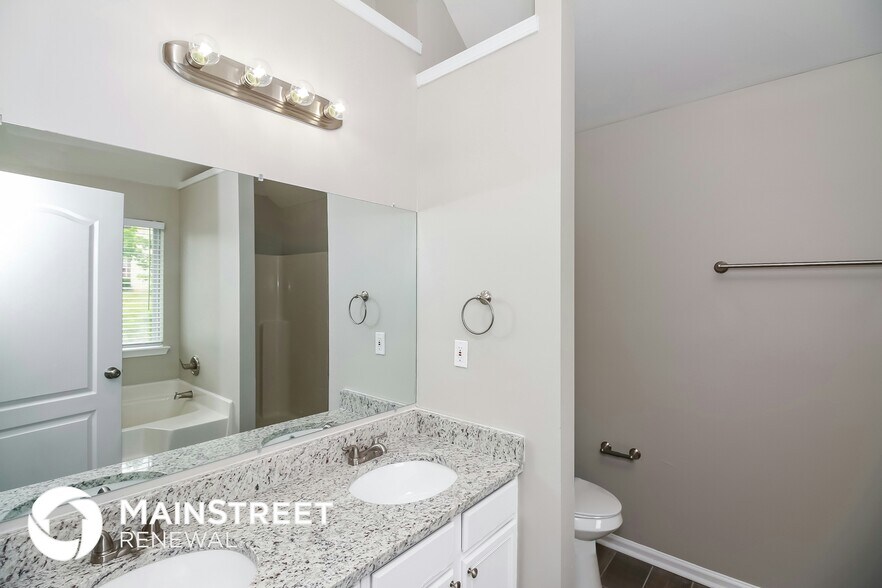 Building Photo - 10950 Southwood Dr