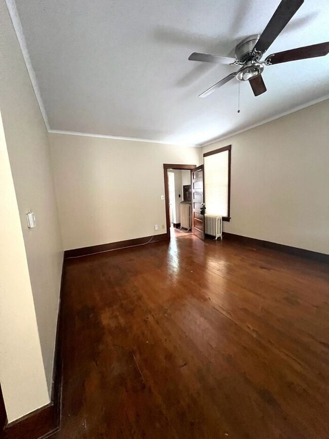 Building Photo - 2224 Iowa St