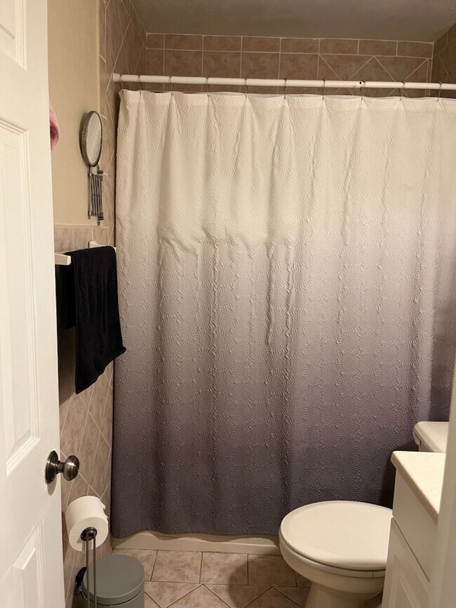 Building Photo - 10385 N Kendall Dr