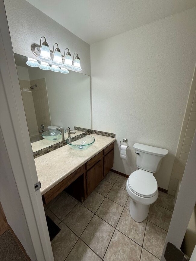 Building Photo - 6840 Delmonico Dr