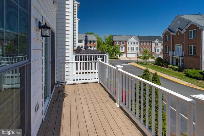 Building Photo - 14633 Weeburn Way