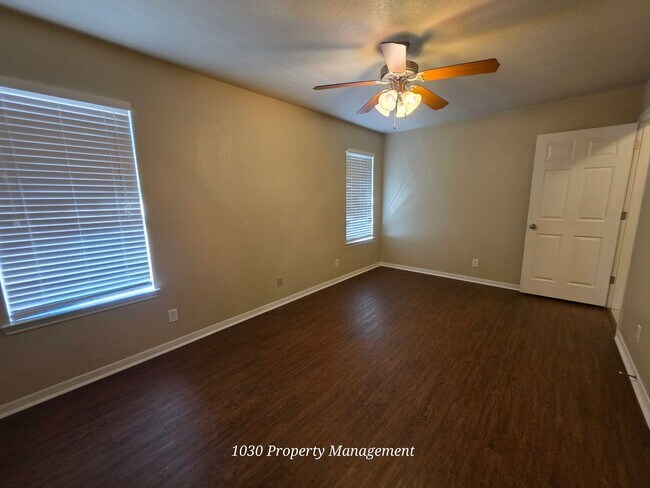 Building Photo - 2 Bed/2 Bath Duplex in Trimmier Estates! 500.00 off 1st full months rent