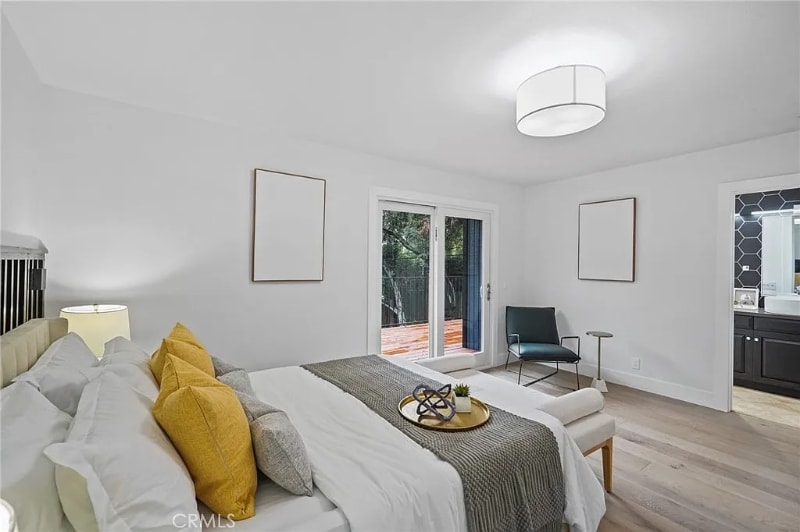 Building Photo - 21171 Colina Dr