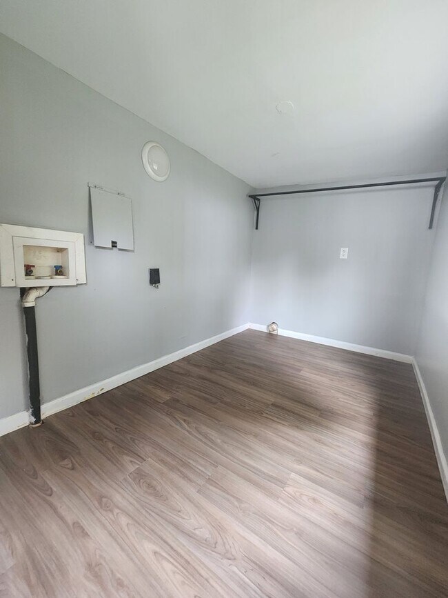 Building Photo - Newly Renovated Columbus Gem with Bright Sunroom and Large Fenced Yard