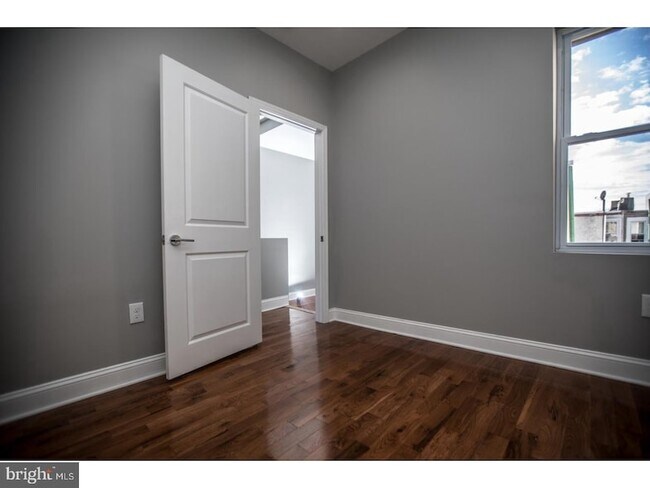 Building Photo - 1512 S 18th St
