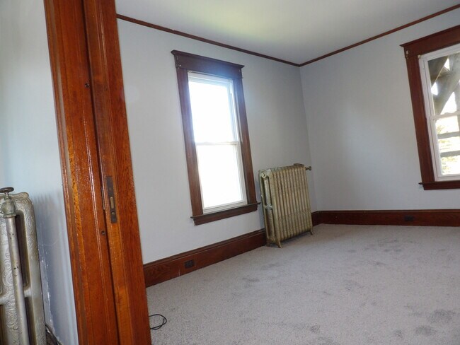 Building Photo - 172 Woodland St