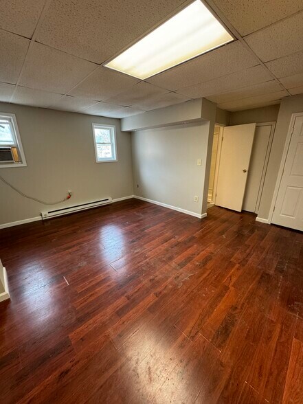 Building Photo - 464 3rd St