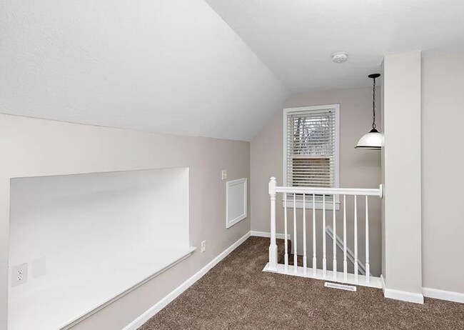 Building Photo - 3 Bedroom With Office And Fenced Yard