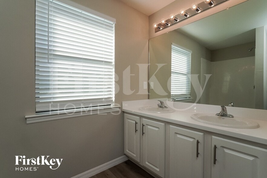 Building Photo - 3008 25th St SW