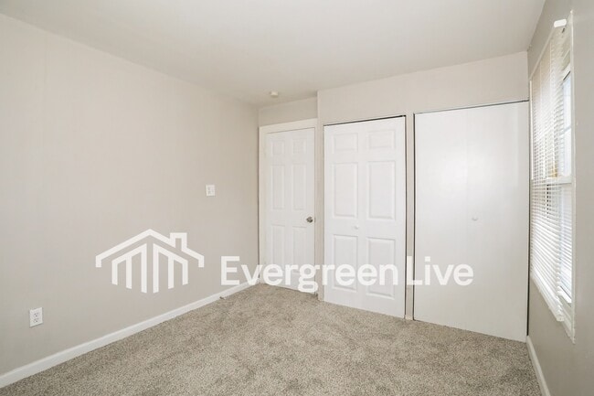 Building Photo - 9209 Meadowglen Dr