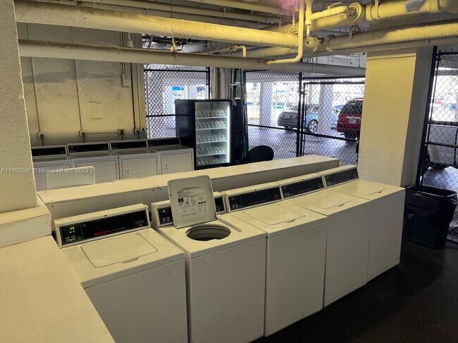 Building Photo - 13155 Ixora Ct