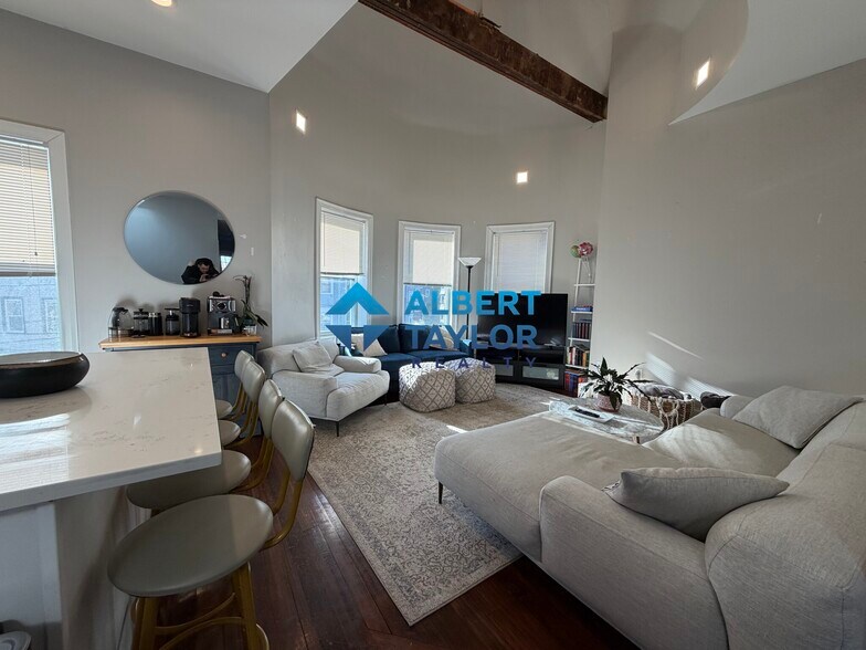 Building Photo - 92 Calumet St