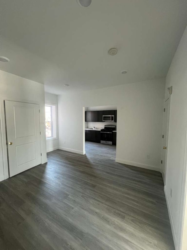 Building Photo - 559 Broadway