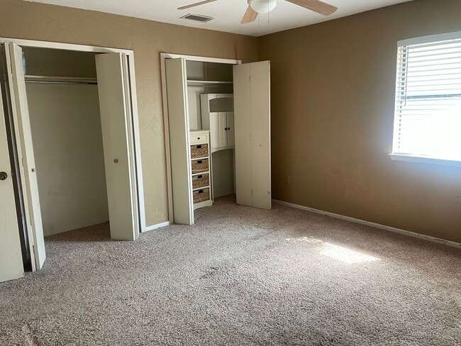 Building Photo - Three Bedroom Two Bathroom Home