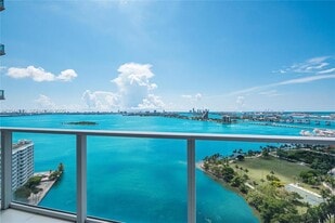 Building Photo - 2020 N Bayshore Dr