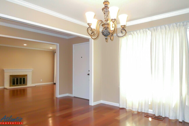 Building Photo - Beautiful Home | Brazilian Hwd Floors | Remodeled Kitchen | A/C