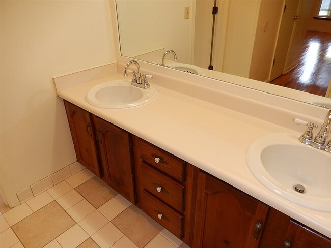 Building Photo - 2950 Bay Shore Dr