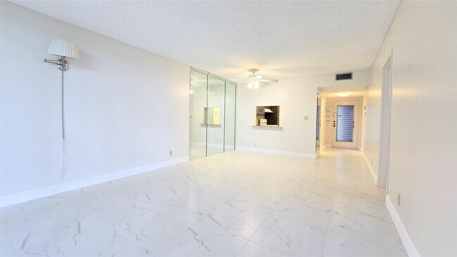 Building Photo - 8421 Lagos De Campo Blvd