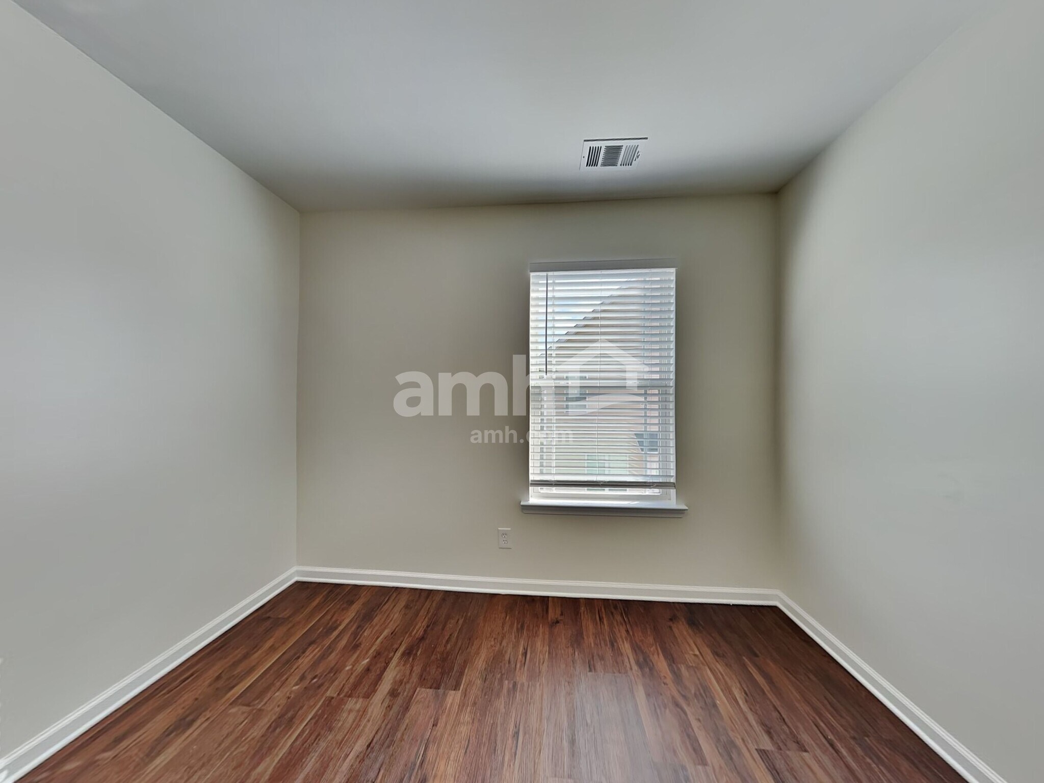 Building Photo - 625 Summer Hill Way