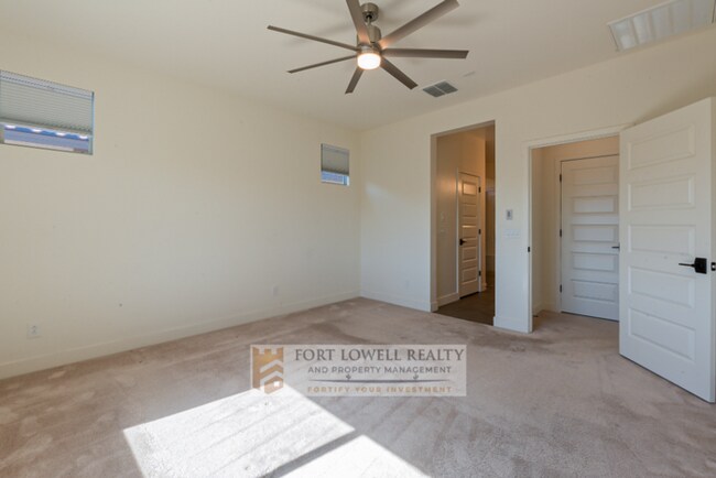 Building Photo - 3 Bedroom, 2 Bath Home Available October 1st!