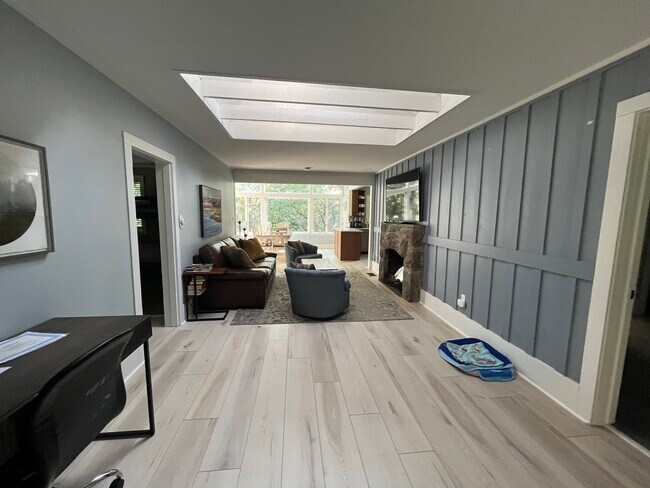 Building Photo - 315 Goldfinch Pl