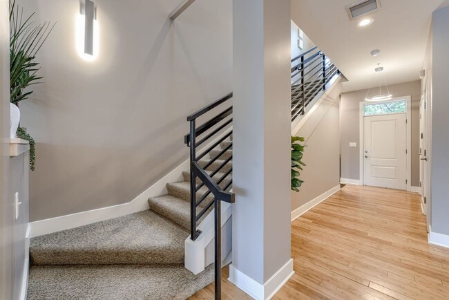 Building Photo - Prime Downtown 2-Bedroom Condo Steps from the Old Market!!