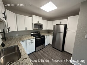 Building Photo - Creekside Apartments - 2/1 Clearwater - Fo...