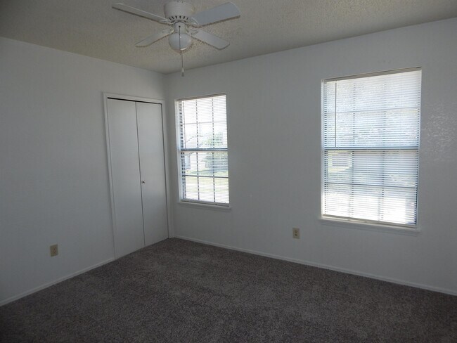 Building Photo - 1613 Bobby Lee Dr